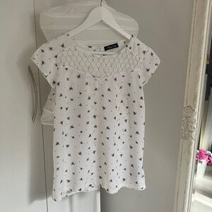 White Top with Bee pattern and lace Detail